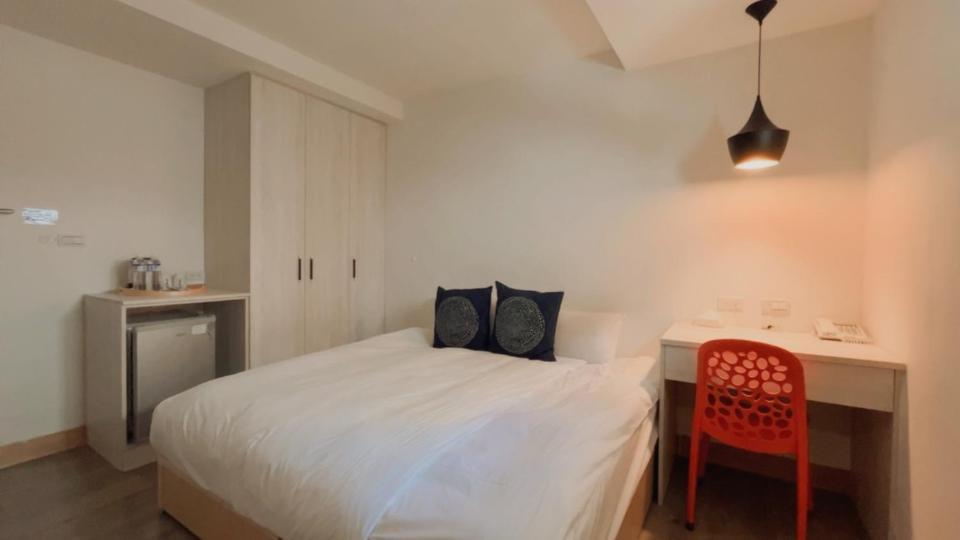 Hotel Huru House Тайчжун Экстерьер фото